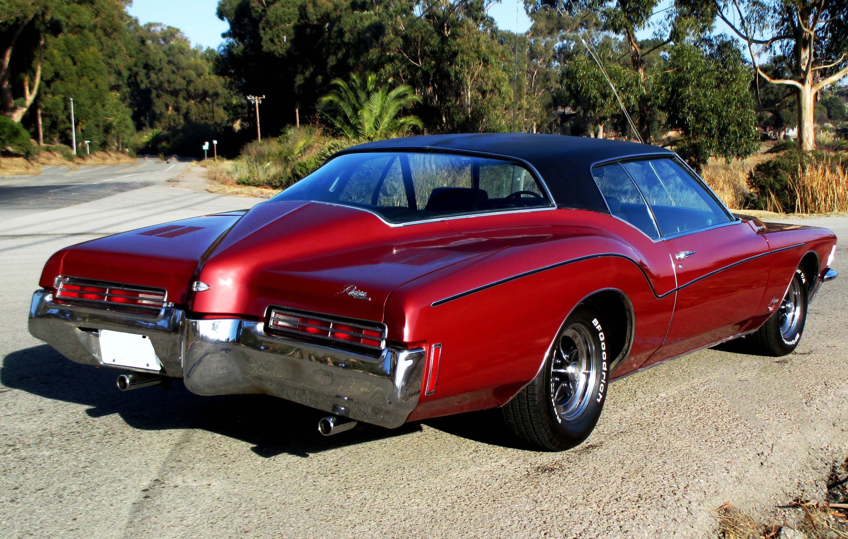 pix 71 Buick Riviera Gs