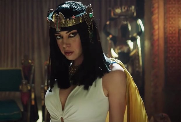 pix Aubrey Plaza Drunk History Cleopatra