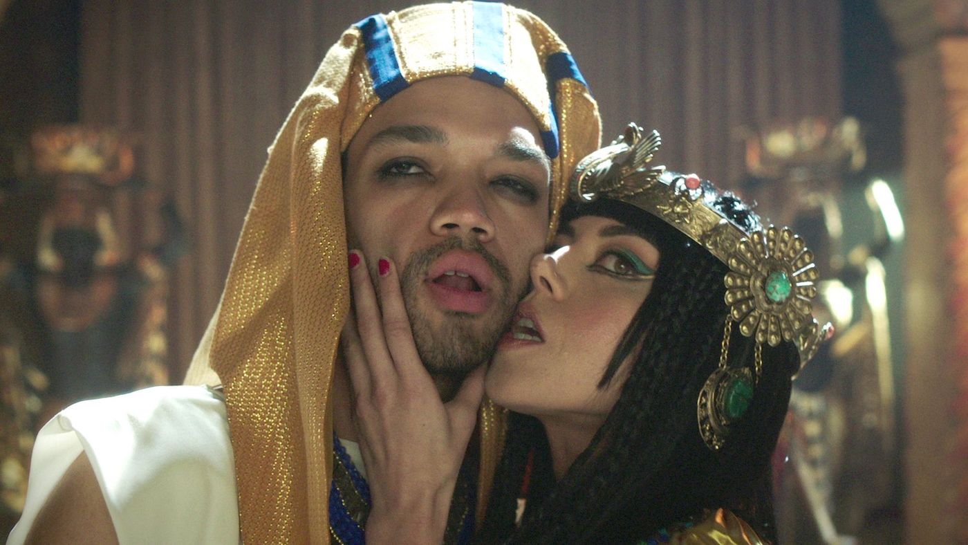 photo Aubrey Plaza Drunk History Cleopatra