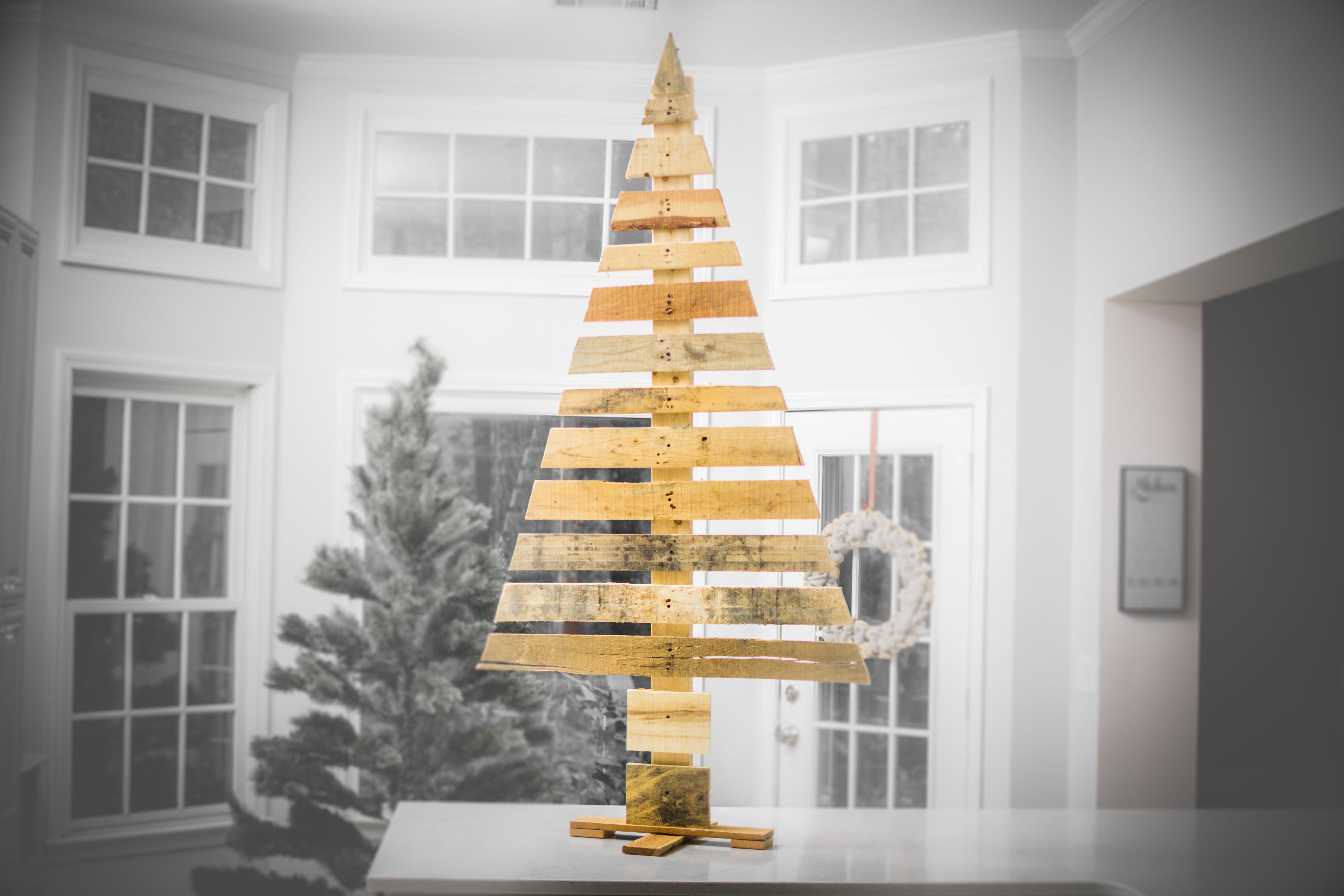 Featured image of post Christmas Tree Made From Pallets