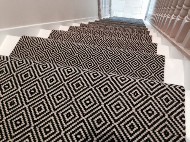 pix Diamond Black And White Stair Runner