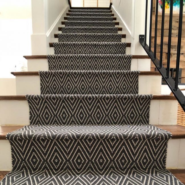 pic Diamond Black And White Stair Runner