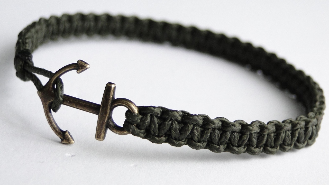 pix Macrame Paracord Bracelet