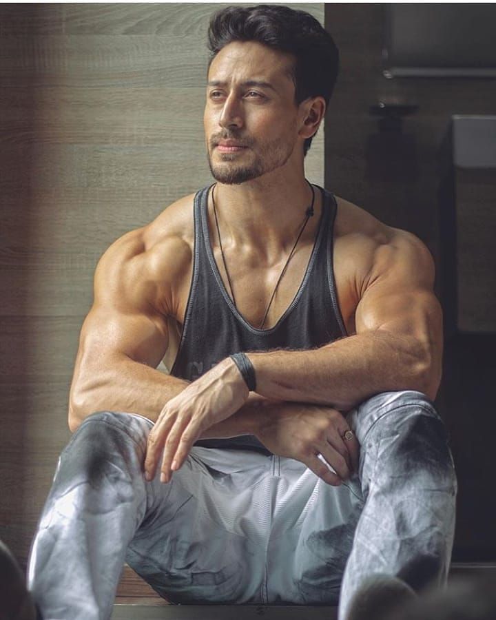 pix Tiger Shroff Bodybuilder Wallpaper